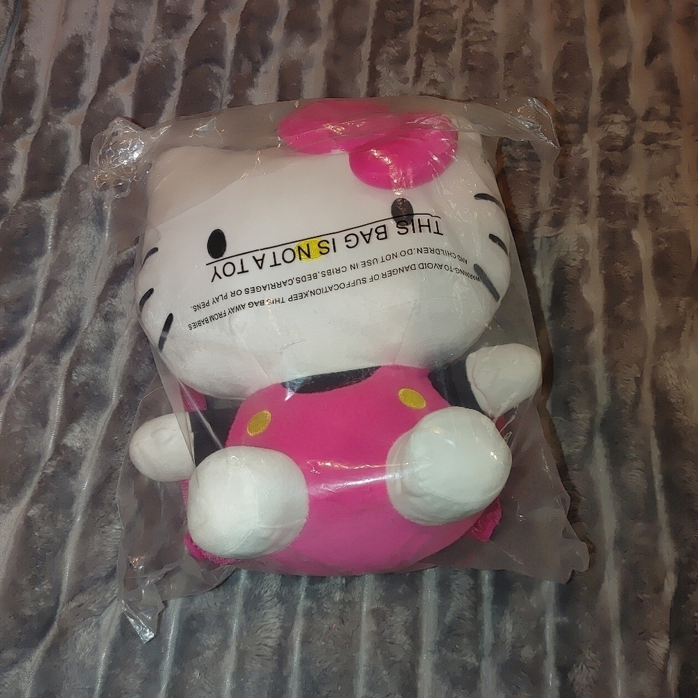Hello Kitty Plush Backpack - Picture 7 of 7